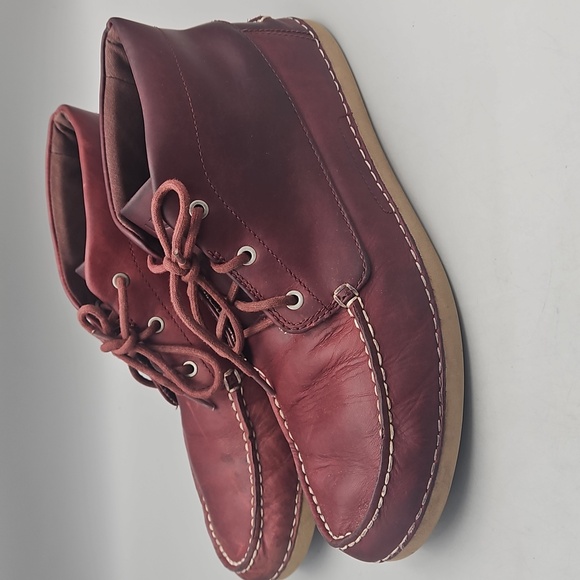 UGG Australia Men’s Burgundy Leather Chukka Boots size 10